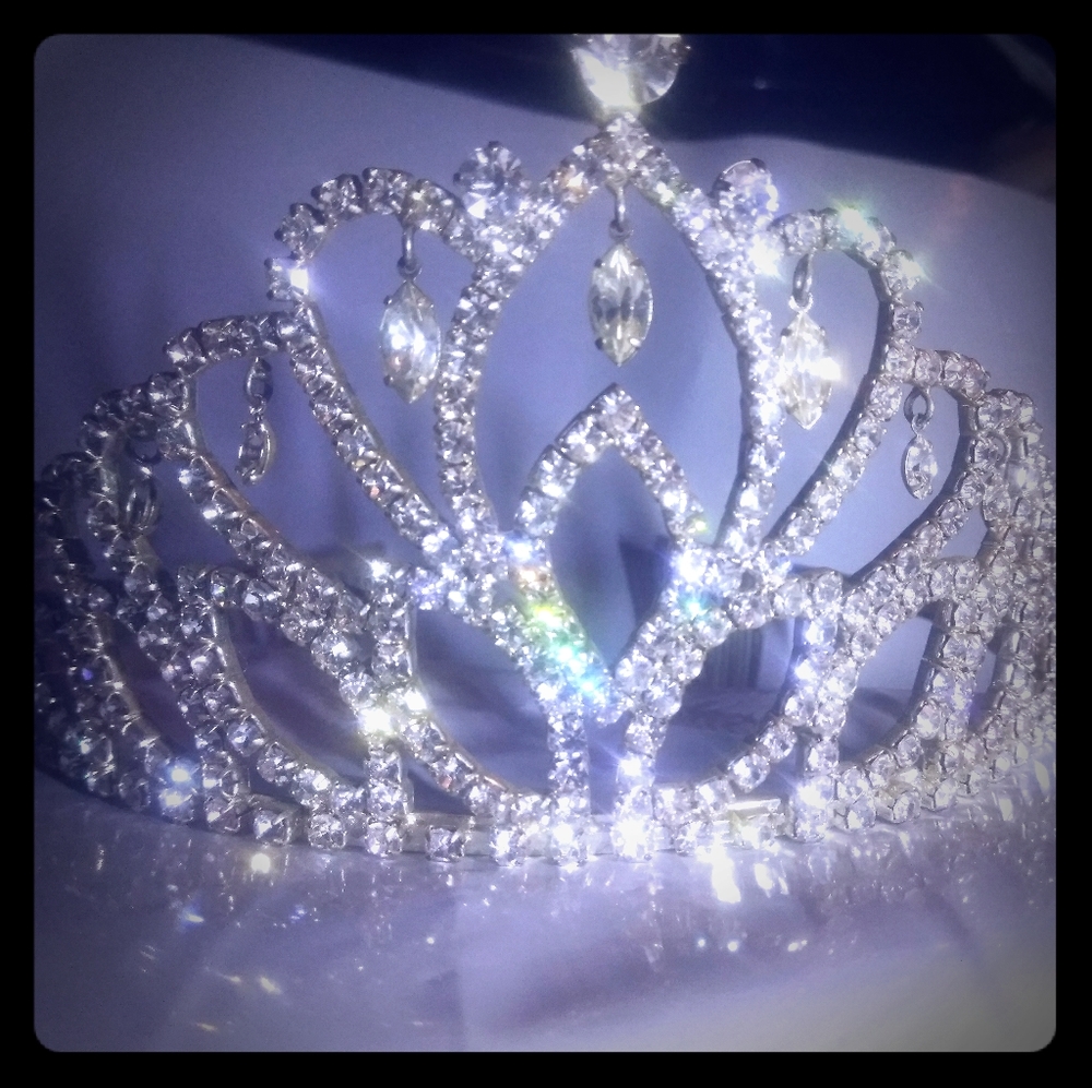 Silver plated vintage style crystal tiara